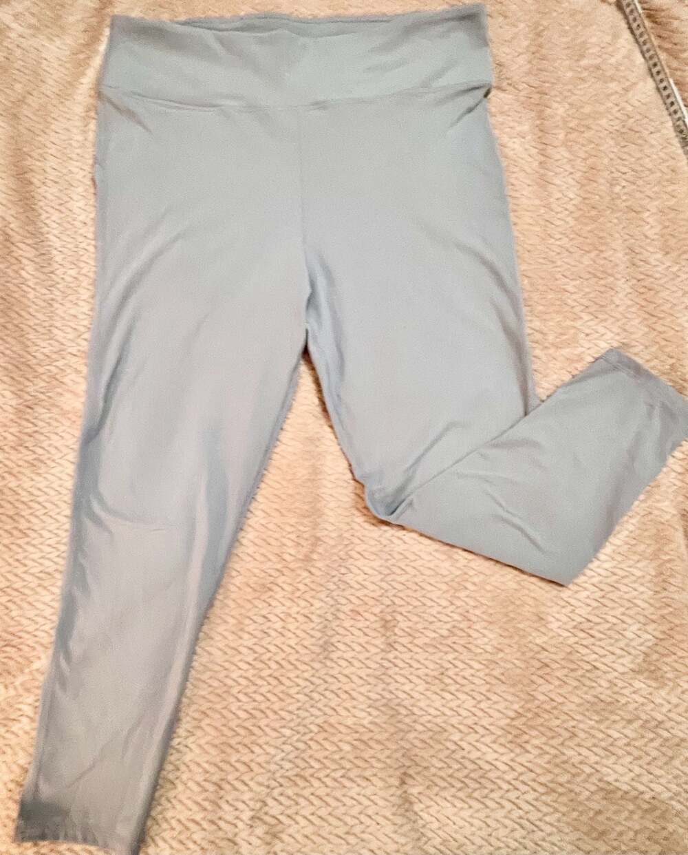 Fabletics High-Waisted Athletic Leggings Light Gray - 3XL